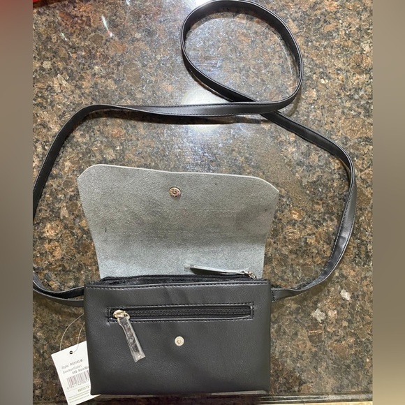 Roots Classic Black Crossbody Bag - Picture 4 of 9